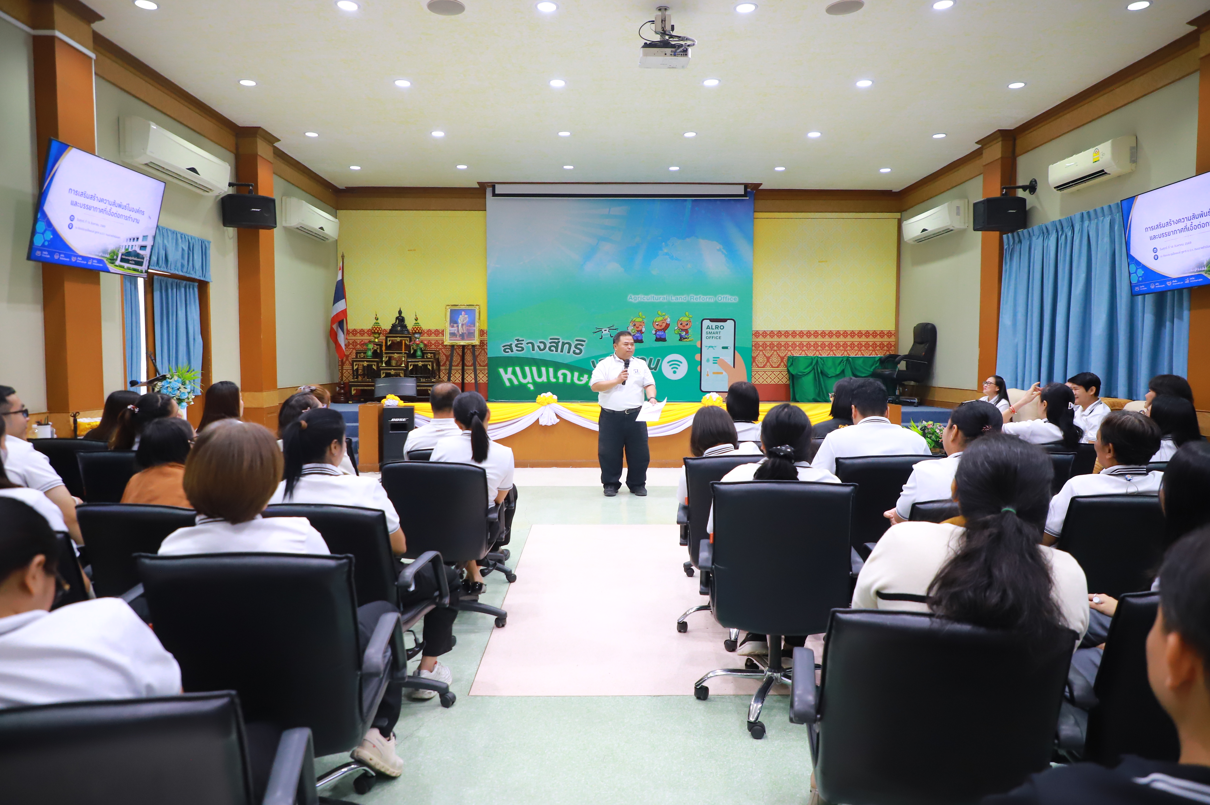 title - สบท. จัดกิจกรรม “เสริมสร้างความสัมพันธ์ในองค์กรและบรรยากาศที่เอื้อต่อการทำงาน” มุ่งเดินหน้าพัฒนาบุคลากร เสริมทัพการทำงานเป็นทีม
